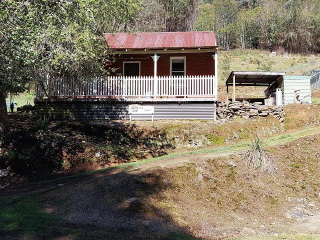House for sale in Victoria