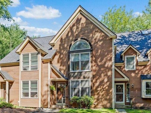 Condo for sale in Hudson, Middlesex County