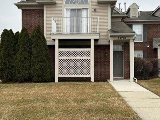 Condo for rent in Warren