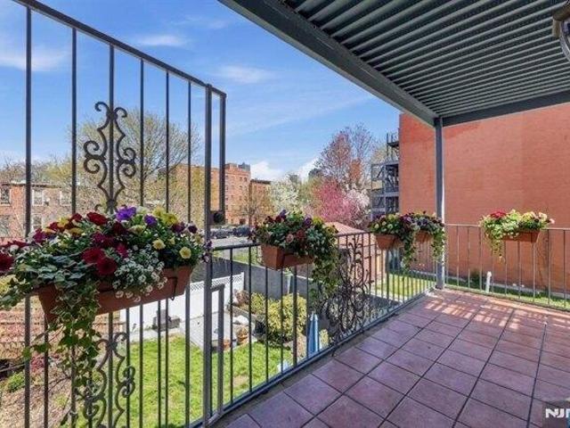 Condo for sale in Hudson, New Jersey