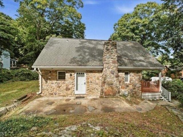 House for sale in Brook Valley, Kinnelon