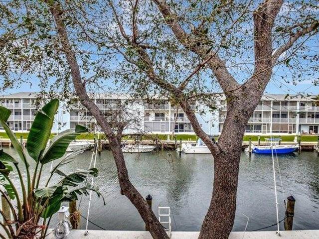 House for sale in Lake Park