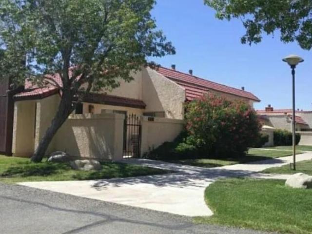 Condo for sale in Lancaster