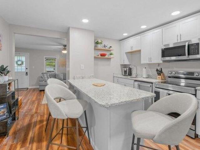 Condo for sale in South Lancaster, Lancaster