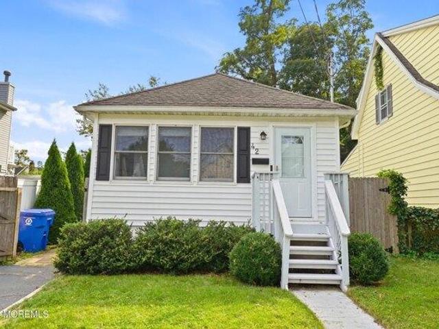 House for sale in Leonardo, Middletown Township