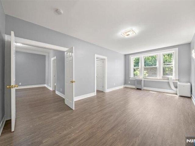 Condo for sale in Leonia, New Jersey