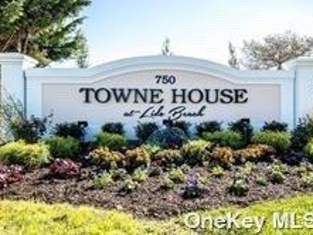 Townhouse for rent in Nassau, New York