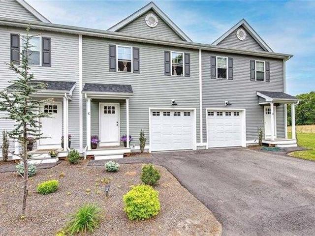 House for sale in Lincoln, Rhode Island