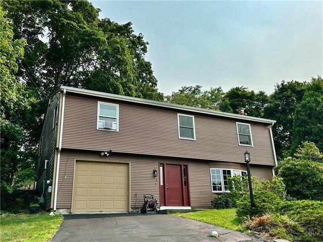 House for sale in Lincoln, Rhode Island