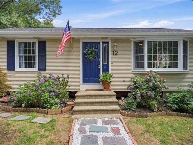 House for sale in Lincoln, Rhode Island