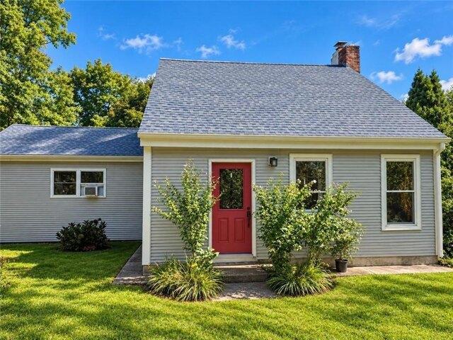 House for sale in Lincoln, Rhode Island