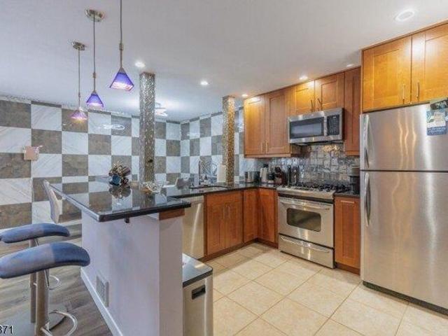 Condo for sale in Linden, New Jersey