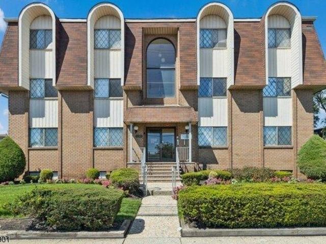 Condo for sale in Linden, New Jersey