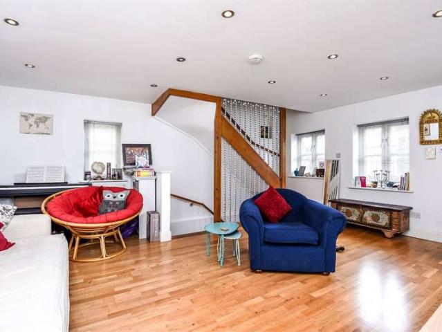 Farm for sale in Brondesbury, Greater London