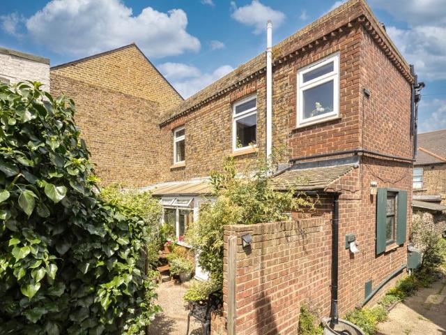 House for sale in Upton, Acol