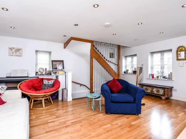 House for sale in Brondesbury, Greater London
