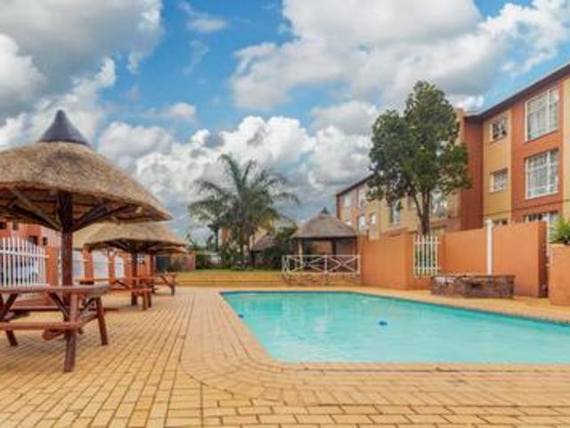 Apartment for sale in Johannesburg Ward 126, Roodepoort