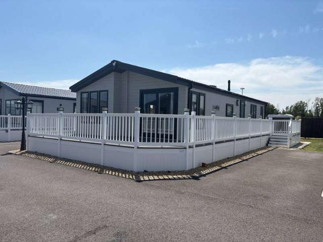 Cottage for sale in The Elms, Highbridge
