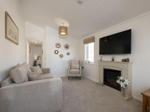 House for sale in Llanrhaeadr-yng-Nghinmeirch, Wales