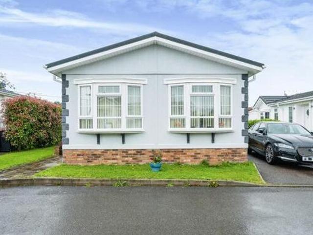 House for sale in Luton