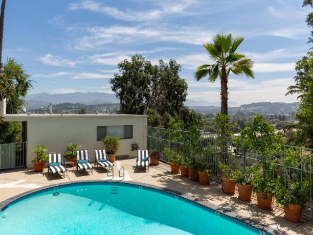 Apartment for rent in Canoga Park, California