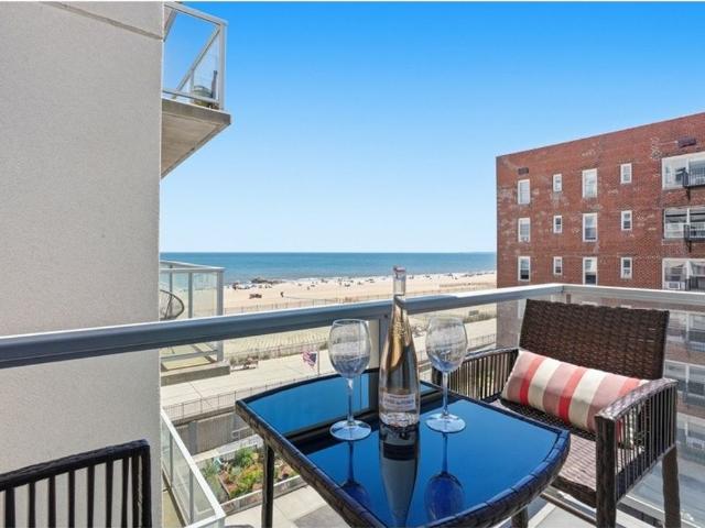 Apartment for sale in Queens, Arverne