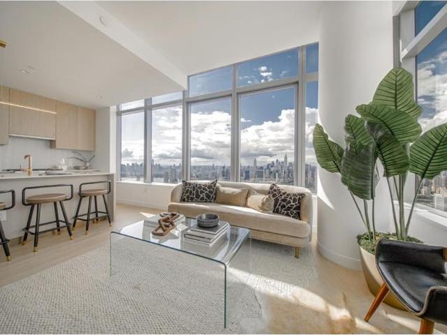Apartment for sale in Queens, Arverne