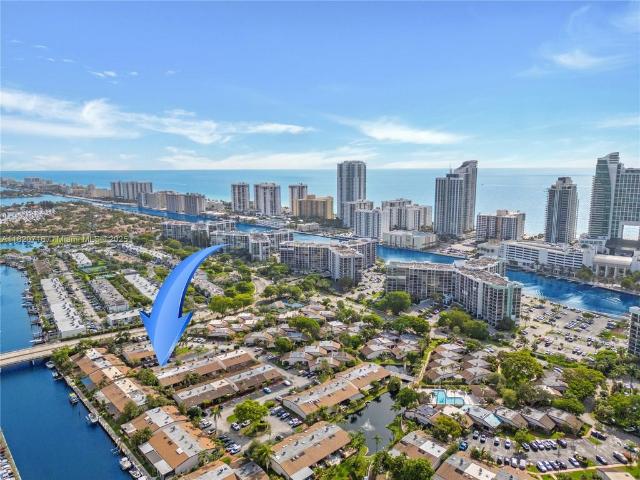 Townhouse for rent in Hallandale