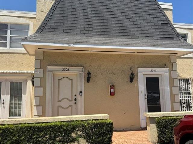 Townhouse for rent in Hallandale