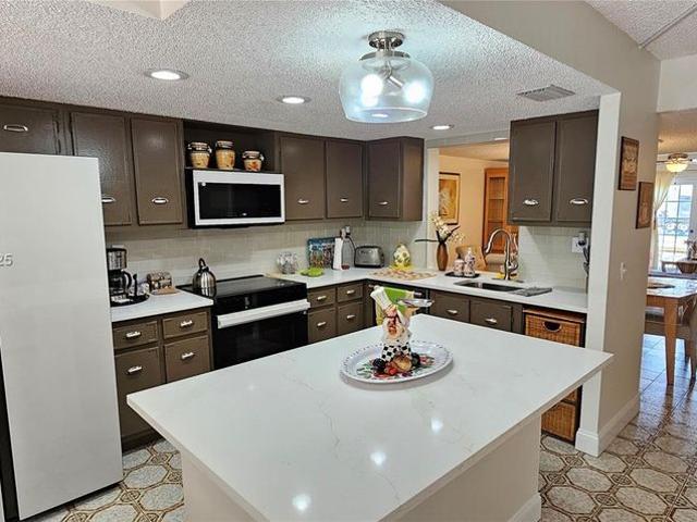 Townhouse for rent in Hallandale