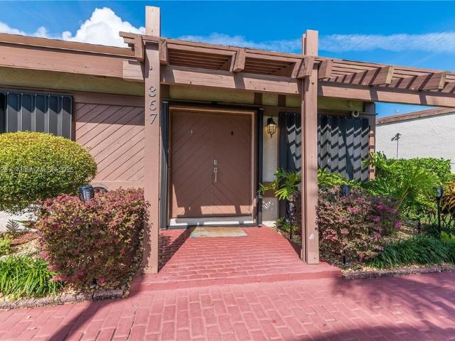 Townhouse for rent in Hallandale