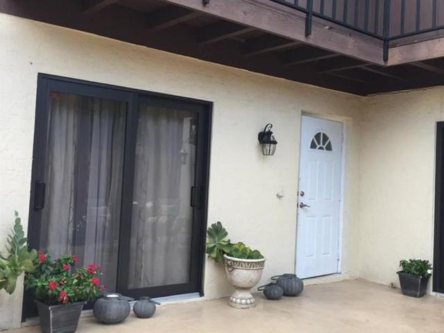 Townhouse for rent in Lake Worth