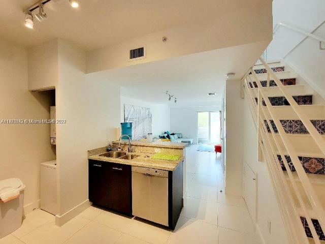 Townhouse for rent in Miami Beach