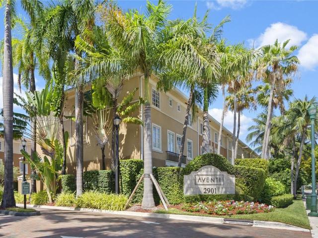 Townhouse for sale in Aventura, Florida