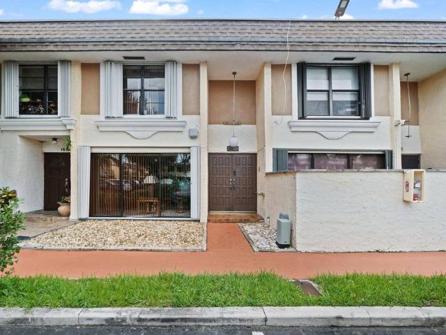 Townhouse for sale in North Miami Beach, Florida