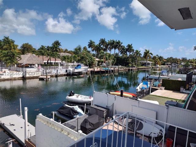 Townhouse for sale in North Miami, Florida