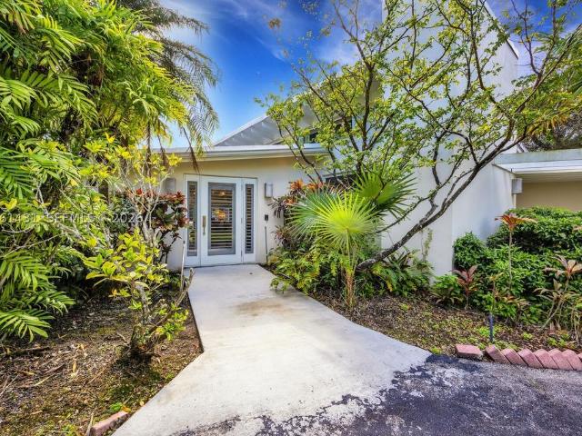 Detached House for rent in Pinecrest, Florida