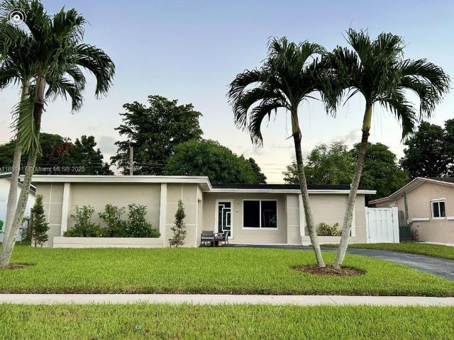 Villa for rent in Sunrise