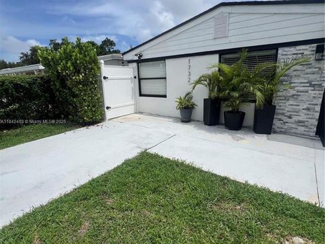 Villa for sale in North Miami Beach