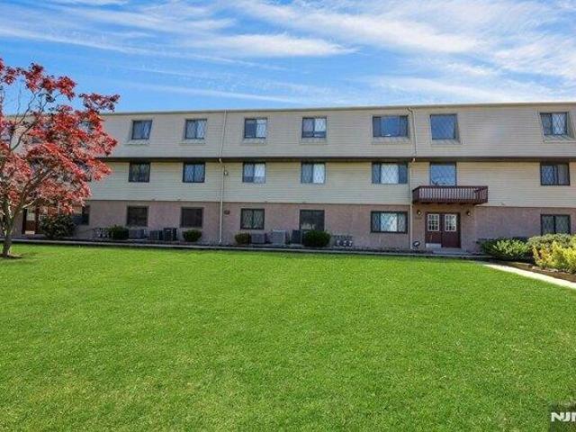 Condo for sale in Lyndhurst, New Jersey