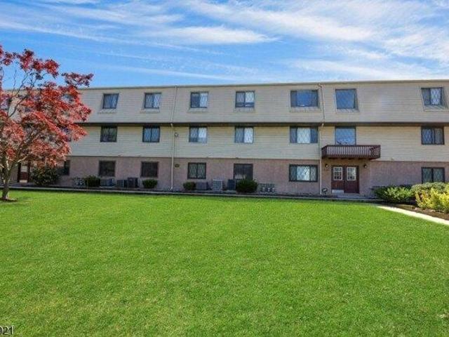 Condo for sale in Lyndhurst, New Jersey