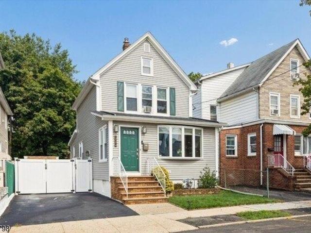 House for sale in Lyndhurst, New Jersey