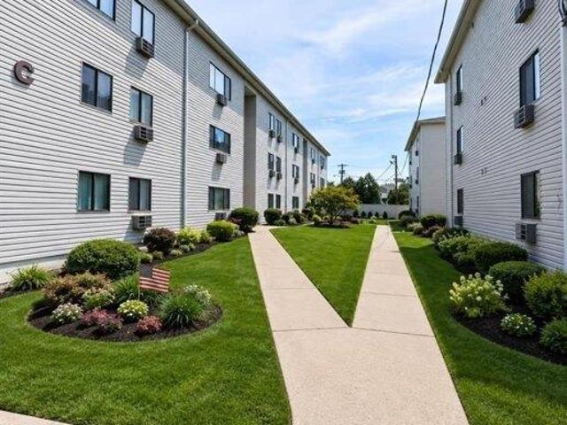 Condo for sale in Lyndhurst, Bergen County