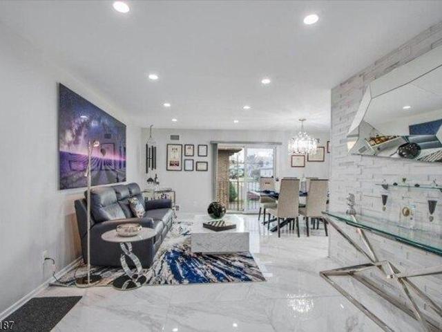 Condo for sale in Lyndhurst, Bergen County