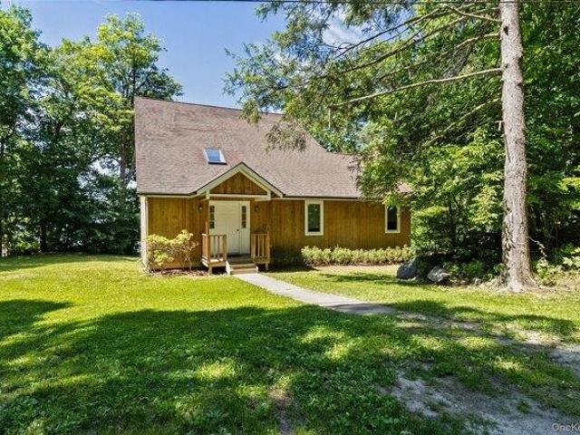 House for sale in Baldwin Place, New York