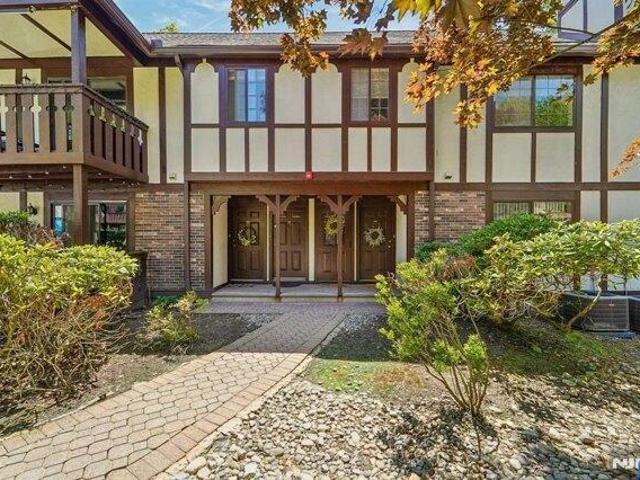Condo for sale in Ridge Gardens, Mahwah