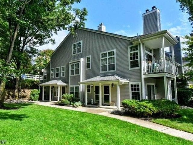 Condo for sale in Paddington Square, Mahwah