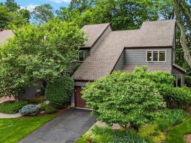 House for sale in Mahwah