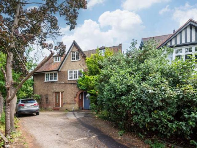 Maisonette for sale in Golders Green, Greater London