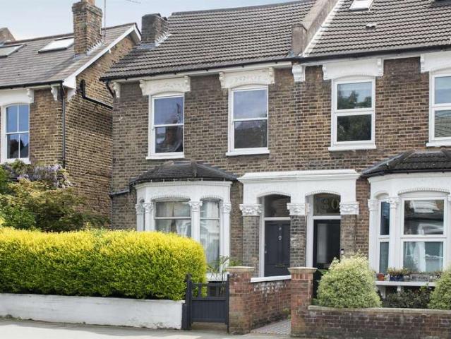 Maisonette for sale in Bellenden, Greater London